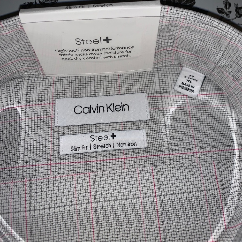 Calvin Klein - Picture 2 of 2